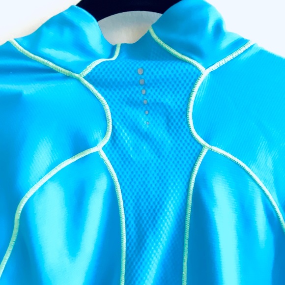 The North Face 1/4 Zip-Up - Picture 6 of 6